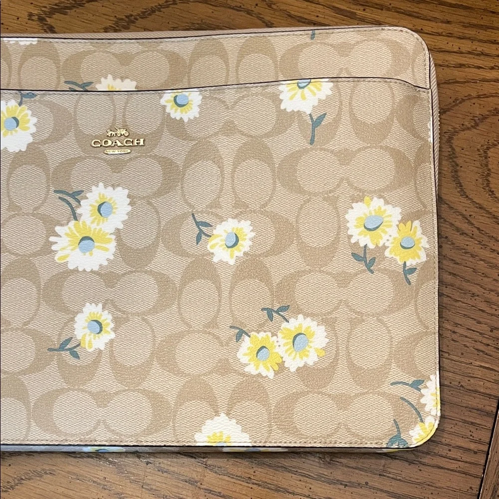 Coach Laptop Sleeve In Signature‎ Canvas With Daisy Print